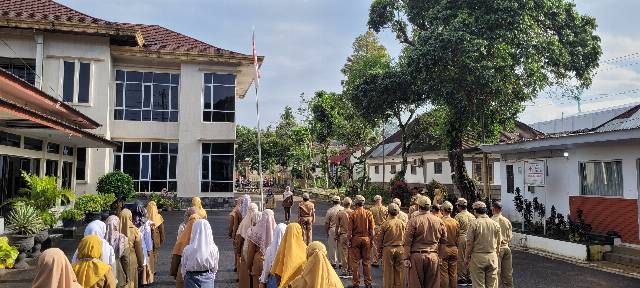 APEL PAGI KARYAWAN-KARYAWATI DI LINGKUNGAN KECAMATAN SAPURAN